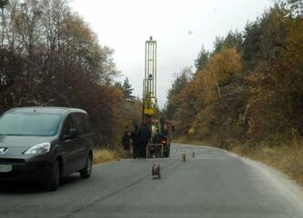 Сондата по пътя преди село Кладница